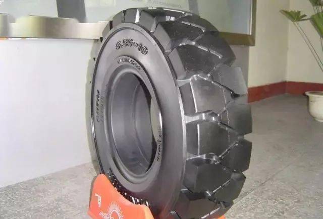 實(shí)心輪胎常見(jiàn)質(zhì)量問(wèn)題及其發(fā)生原因